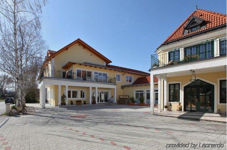 Der Winzerhof Hotel Achau Exterior foto